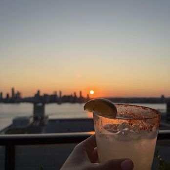 Azul Rooftop - Spicy mezcal margarita and a sunset view - Lounges Near Me - New York, New York