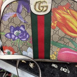 Plato's Closet - Garland - I had put a purse on hold at the counter while they were going through my items for me to trade in. They sold to another person!!!!