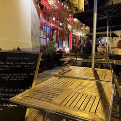 Au Père Louis - Outdoor seating
