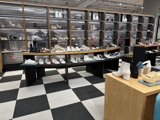 Bloomie's by Bloomingdale's by null