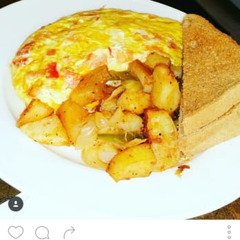 Le Petit Café - Omelet and home fries - Coffee & Tea Near Me - Brooklyn, New York Le Petit Café - Omelet and home fries - Coffee & Tea Near Me - Brooklyn, New York