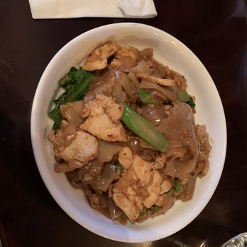 One More Thai - Pad See Ew Lunch w/ Chicken - Thai Near Me - New York, New York One More Thai - Pad See Ew Lunch w/ Chicken - Thai Near Me - New York, New York