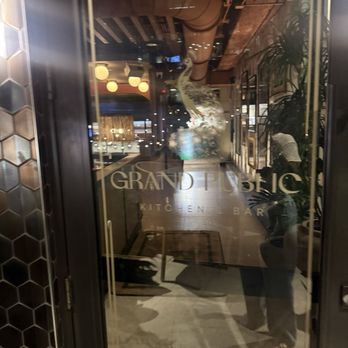 Grand Public - American Near Me - Miami, Florida