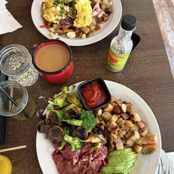 The Warming Hut - The Kitchen Sink (Top) & DIY - Corned Beef, Potatoes, Sautéed Veggies, and Avocado (Bottom) - New American Near Me - Mammoth Lakes, California The Warming Hut - The Kitchen Sink (Top) & DIY - Corned Beef, Potatoes, Sautéed Veggies, and Avocado (Bottom) - New American Near Me - Mammoth Lakes, California