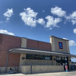 ALDI - Outside