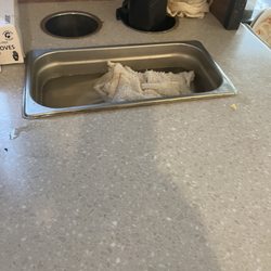 Fazoli's - Nasty water to clean the tables