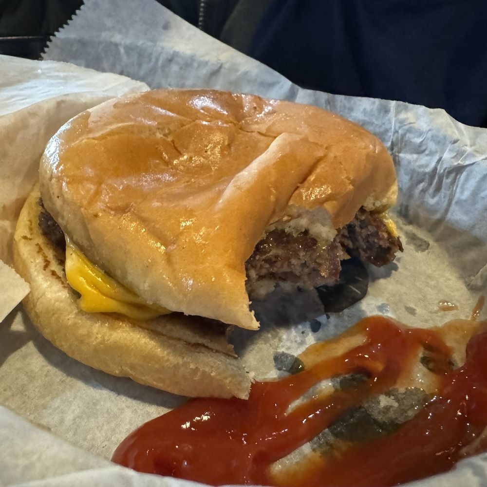 Wing Shack & Cheeseburger Grill - Kid's cheeseburger - Food Near Me - Mountain View, Arkansas Wing Shack & Cheeseburger Grill - Kid's cheeseburger - Food Near Me - Mountain View, Arkansas