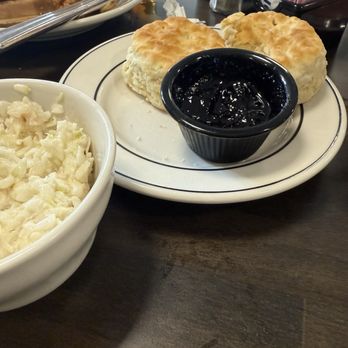 Green River Grill - Biscuits and huckleberry jam - American Near Me - Mammoth Cave, Kentucky