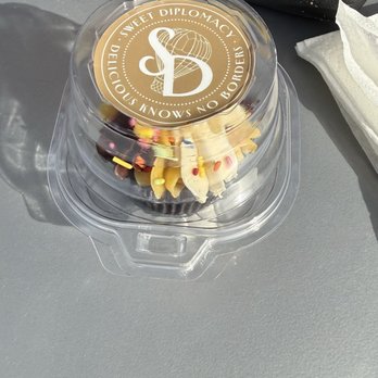 Sweet Diplomacy - Banana Split Cupcake - Gluten-Free Near Me - Los Altos, California Sweet Diplomacy - Banana Split Cupcake - Gluten-Free Near Me - Los Altos, California