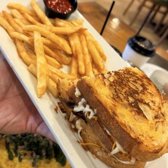Farmer's Table - Grilled cheese - New American Near Me - La Mesa, California