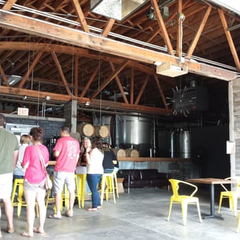 BuckleDown Brewing - Cool decor. Big open place. - Breweries Near Me - Lyons, Illinois