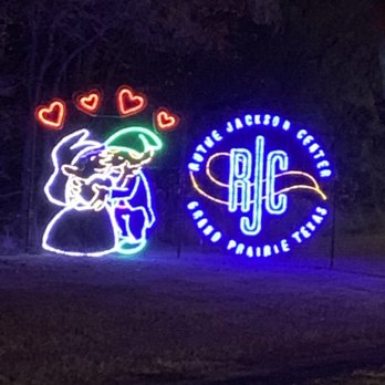 Prairie Lights - Smoochin! - Arts & Entertainment Near Me - Grand Prairie, Texas