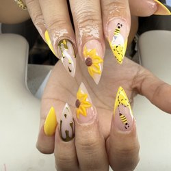 Demure Nails & Spa