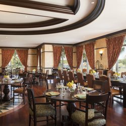 Lemonía - Lemonía offers a combination of international flavors and contemporary cuisine, using wholesome local and seasonal ingredients.