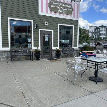 Country Creamery - Outside seating - Ice Cream & Frozen Yogurt Near Me - Oxford, Connecticut