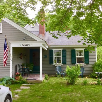 Alicia's of Wolfeboro - Alicia's B&B - Bed & Breakfast Near Me - Wolfeboro, New Hampshire Alicia's of Wolfeboro - Alicia's B&B - Bed & Breakfast Near Me - Wolfeboro, New Hampshire