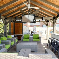 Quail Ridge Apartment Homes - Outdoor lounge