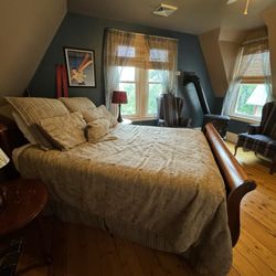 Red Elephant Inn Bed & Breakfast - Bed