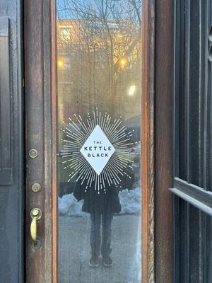 The Kettle Black by null