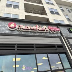 Menchie's Frozen Yogurt