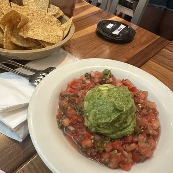 Aqui Cal-Mex - Avocado Dip - Mexican Near Me - San Jose, California