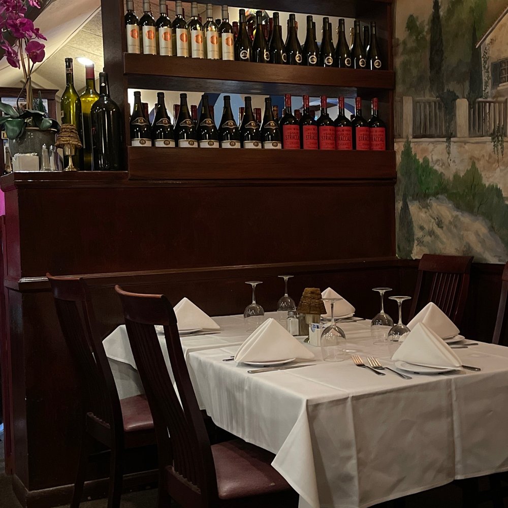 Ariani - Inside seating of spaghetti - Italian Near Me - Cape Coral, Florida