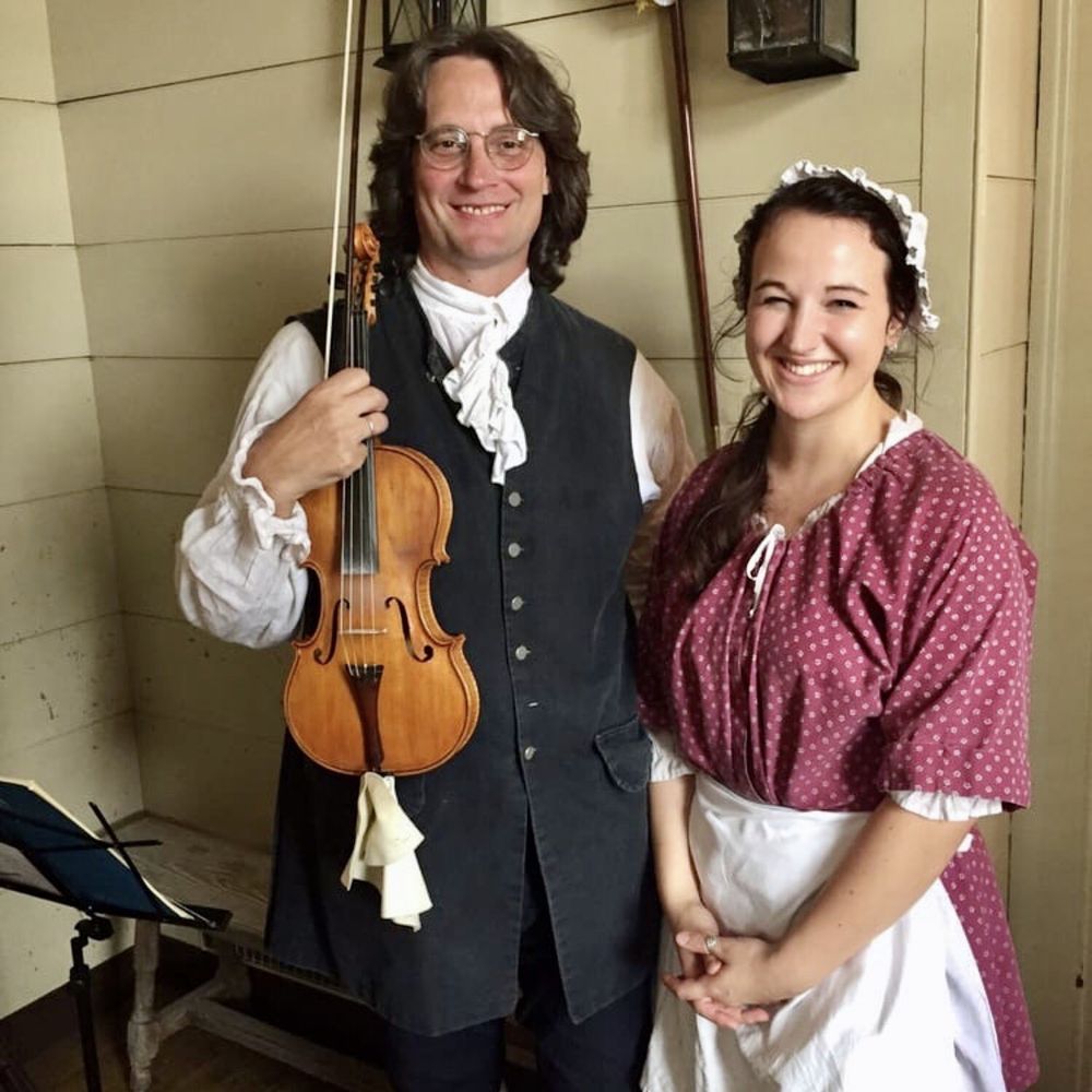 Chowning’s Garden Bar - Wayne & waitress Dakota - Barbeque Near Me - Williamsburg, Virginia