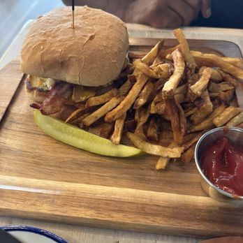 The Farmhouse Middletown - Pull rotisserie chicken melt with fries and pickle - Breakfast & Brunch Near Me - Middletown, Delaware The Farmhouse Middletown - Pull rotisserie chicken melt with fries and pickle - Breakfast & Brunch Near Me - Middletown, Delaware