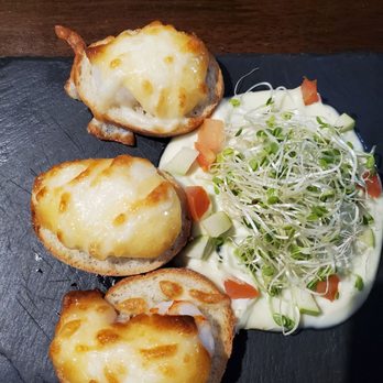 Tiny Pyramid - Lobster baguette - Cafes Near Me - Honolulu, Hawaii