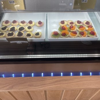 Paris Banh Mi - Little Custard cups - Burgers Near Me - Windsor Heights, Iowa Paris Banh Mi - Little Custard cups - Burgers Near Me - Windsor Heights, Iowa