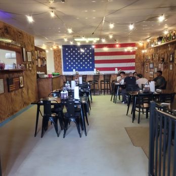 Frostproof BBQ Company - Dining room - Barbeque Near Me - Frostproof, Florida