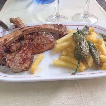 A veiriña do mar - Costelles de xai amb patates i pebrots - Galician Near Me - Castelldefels, B