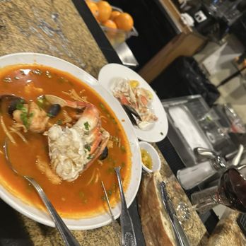 Oakhurst Grill and Whiskey 41 Lounge - Cioppino and bartender paired it with a glass of wine. - New American Near Me - Oakhurst, California Oakhurst Grill and Whiskey 41 Lounge - Cioppino and bartender paired it with a glass of wine. - New American Near Me - Oakhurst, California