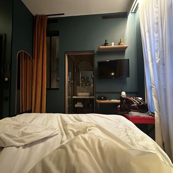 Dandy Hotel - Bed view, you can see how tight it is! - Hotels Near Me - Paris
