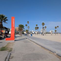 Alamitos Beach signage by Shoreline Way