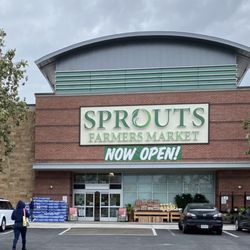 Sprouts Farmers Market - Entrance with ample parking