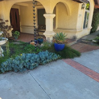 D A Rain Gutters - 6in K-Style Rain Gutters with a Rain Chain. - Gutter Services Near Me D A Rain Gutters - 6in K-Style Rain Gutters with a Rain Chain. - Gutter Services Near Me