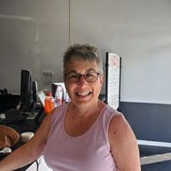 Long Neck Salon - Razor cut by Shea