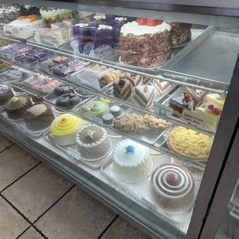 Bea's Bakery - Cake - Bakeries Near Me - Tarzana, California