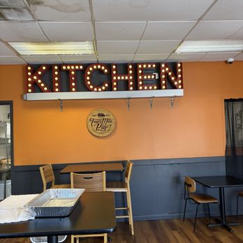 Four Mile Pig - Food Trucks Near Me - Alexandria, Kentucky