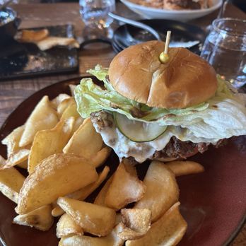 Donovan's Meatery - Fried chicken sandwich - Steakhouses Near Me - Riverview, Florida