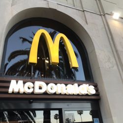 MC Donald's - McDonald's Pl. de la Marina, 2