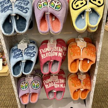 Amy's Hallmark Shop - Cards & Stationery Near Me - Chesapeake, Virginia
