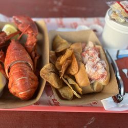 Small Lobster&1/4 Lobster Roll&16oz Calm Chowder