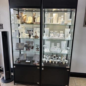 J West Jewelers - Beautiful jewelry case - Jewelry Near Me - Round Rock, Texas J West Jewelers - Beautiful jewelry case - Jewelry Near Me - Round Rock, Texas