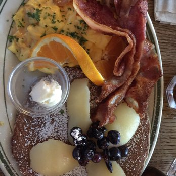 La Note - Coate est with poached pear and gingerbread pancake - French Near Me - Berkeley, California La Note - Coate est with poached pear and gingerbread pancake - French Near Me - Berkeley, California
