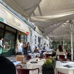 Al Garage - Outside patio.