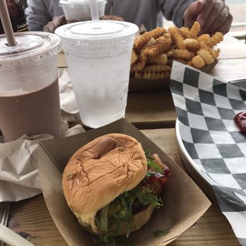 Al's Burger Shack - Burgers Near Me - Chapel Hill, North Carolina