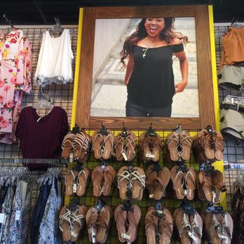 Jeans Warehouse - Women's Clothing Near Me - Kailua Kona, Hawaii Jeans Warehouse - Women's Clothing Near Me - Kailua Kona, Hawaii