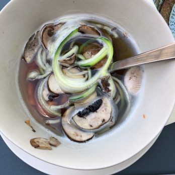 The Broth Bar - Chicken broth with veggie addins - Breakfast & Brunch Near Me - Maastricht, LI